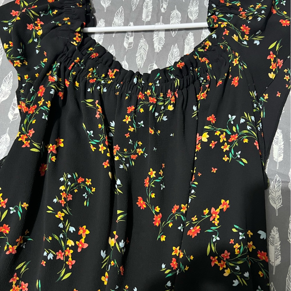 CeCe Dark Floral Top drapey flowey loose fit
